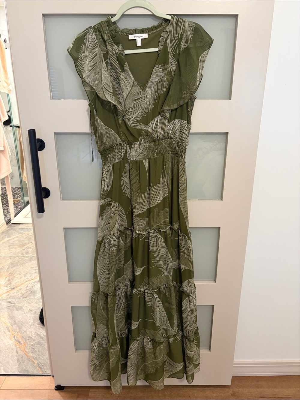 Chelsea28 Olive & Ivory Leaf-Print Tiered Maxi Dress